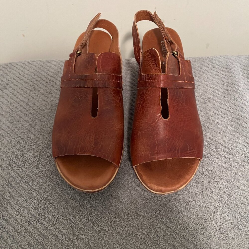 Sandals - Picture 1 of 5